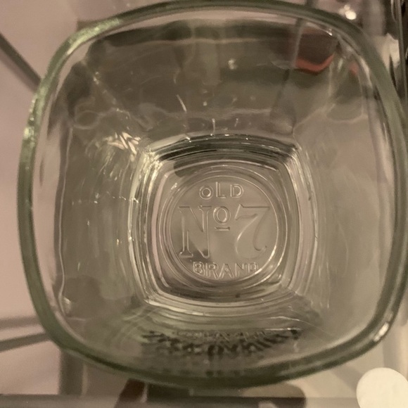 3 bar glasses including 2 square Jack Daniels and 1 Gentlemen Jack tumbler - Picture 5 of 11
